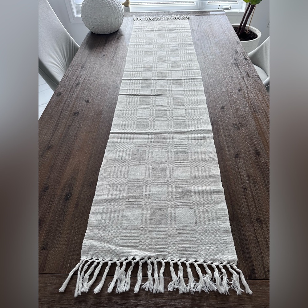 European Elegant Cream/Taupe Linen Table Runner
16”x 70”